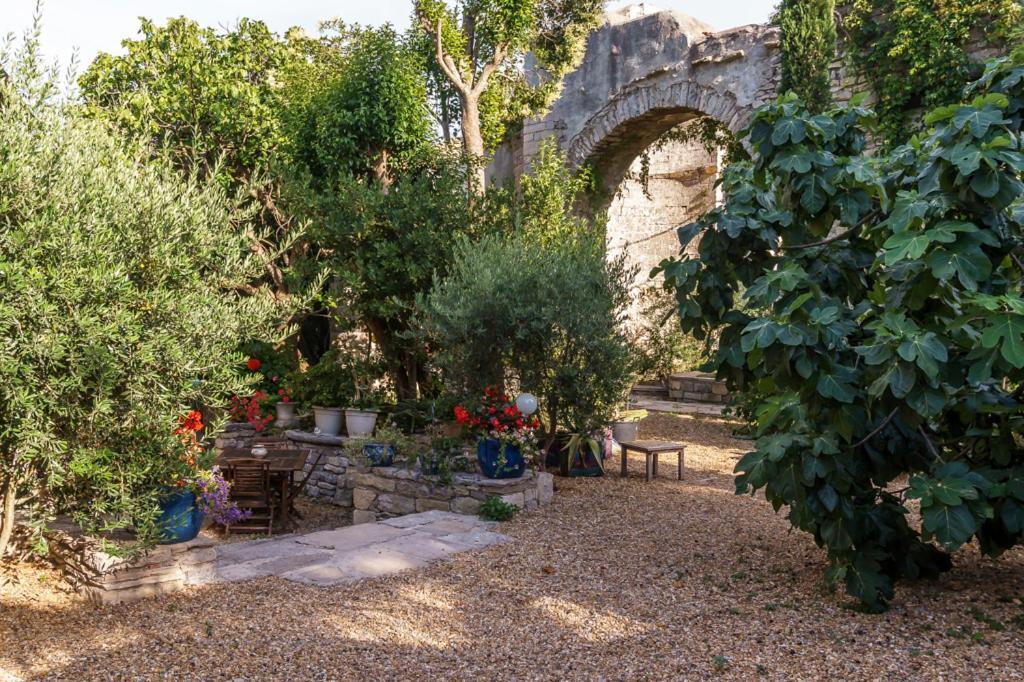 Bed and Breakfast Mas des carnassoles Exterior foto
